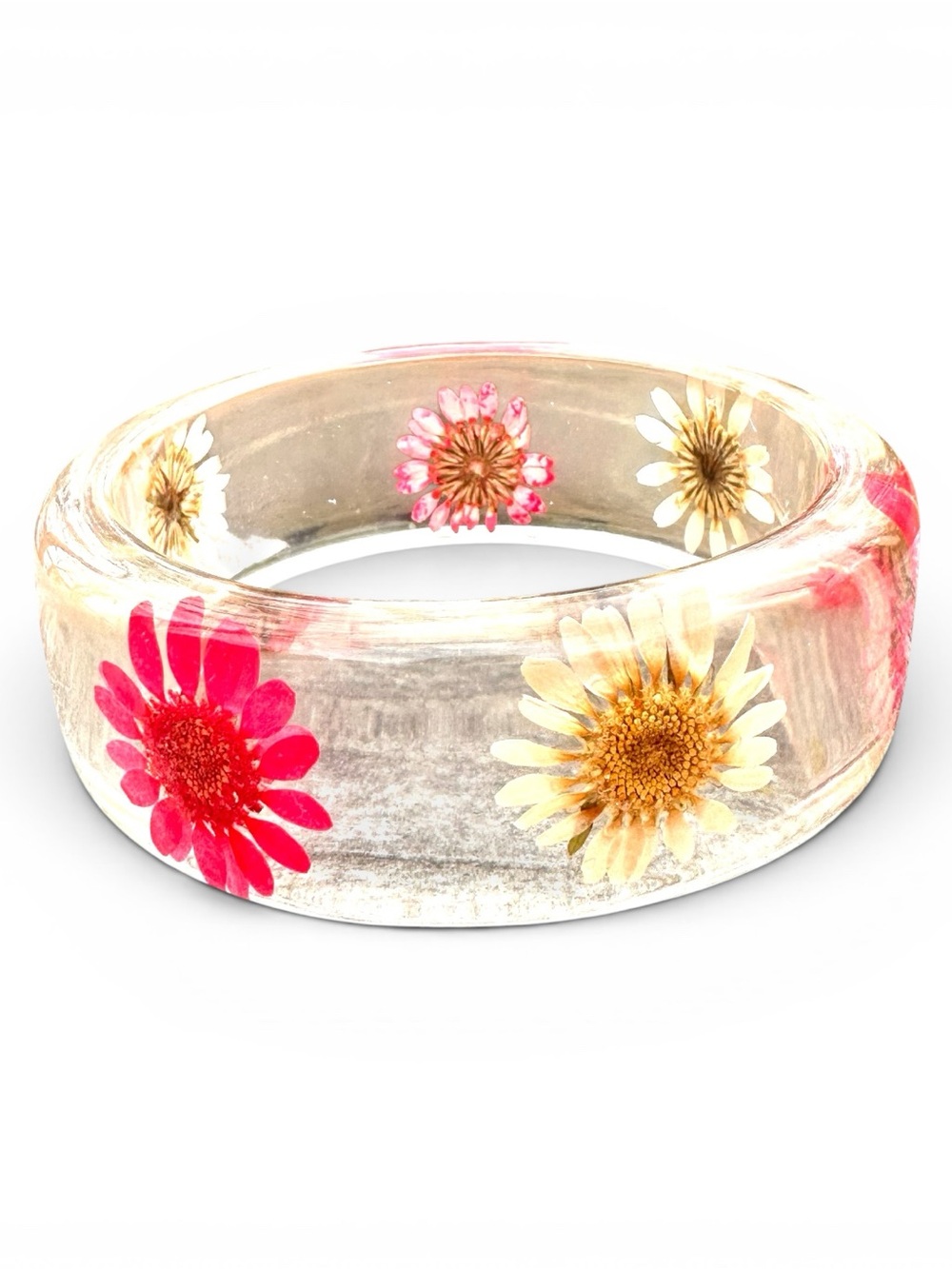 Lucite Bangle Bracelet With Embedded Dried Daisy Flowers - Picture 1 of 6